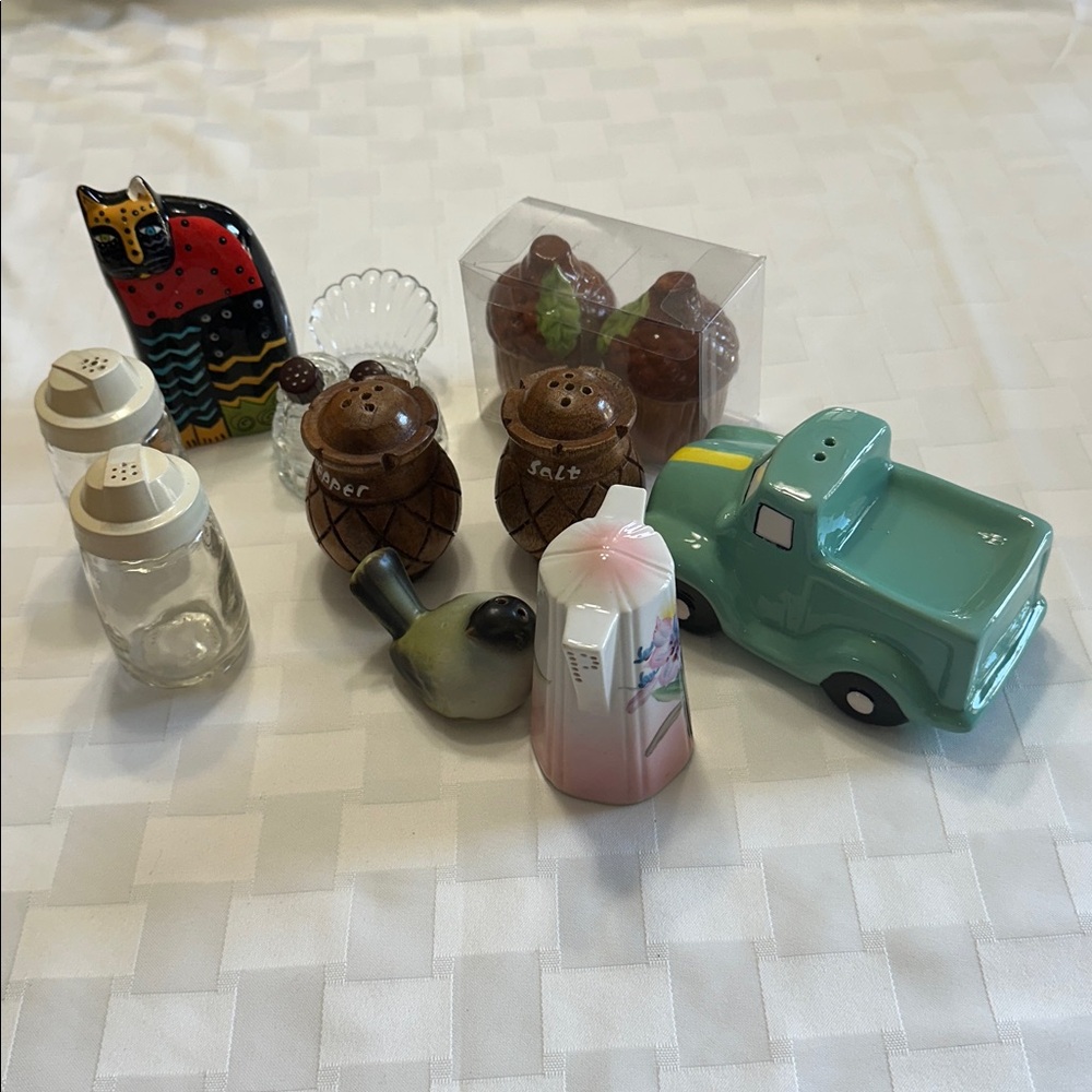 •	Vintage Salt & Pepper Shakers Lot – Ceramic Cat, Floral, Wood & Glass Set